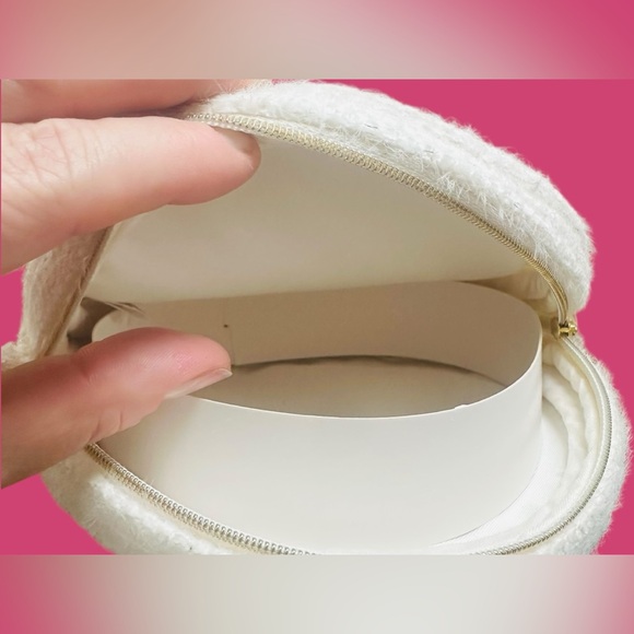 CHANEL Valentine Beauty Bundle Fuzzy Crossbody Pouch Headband Clips New - Picture 8 of 9